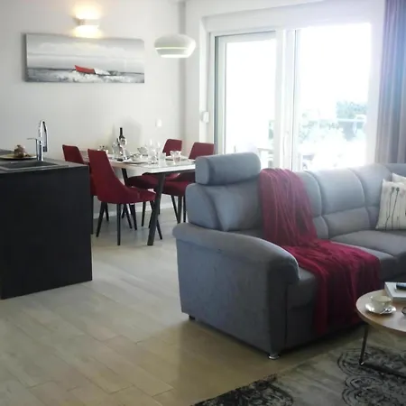 Apartment In Mit Grosser Terrasse Vodice